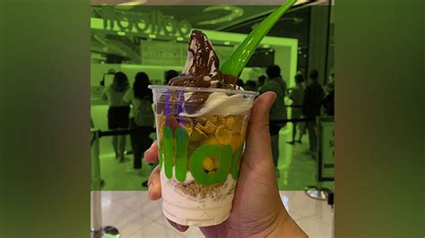 llao llao cebu|Lining up for fro.